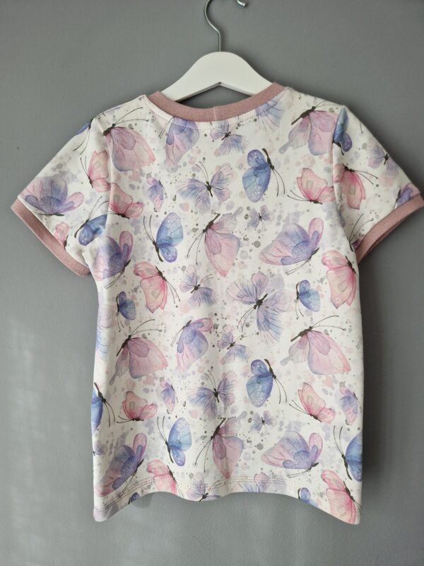 Ljuvlig t-shirt i storlek 134 - Image 2