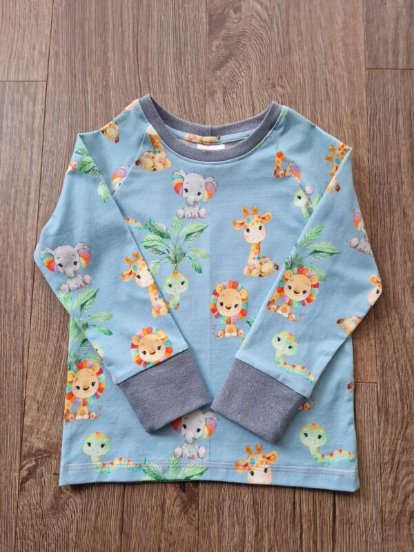 t-shirt med regnbågsdjur
