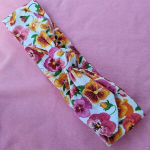 Hårband med gula blommor