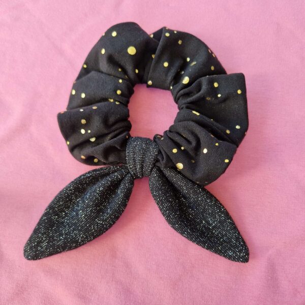 scrunchie med svart rosett