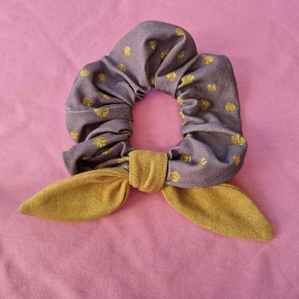 scrunchie med guldrosett
